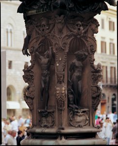 Detail Merkura, Danae a Persea, ze základny sochy Persea s hlavou Medúzy, 1545-55 bronz